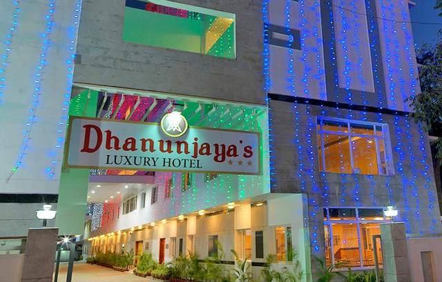 Dhanunjayas Luxury Hotel Hosūr エクステリア 写真