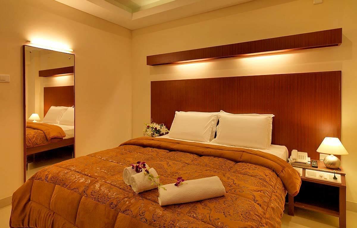 Dhanunjayas Luxury Hotel Hosūr エクステリア 写真