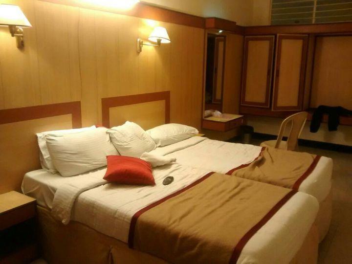 Dhanunjayas Luxury Hotel Hosūr エクステリア 写真