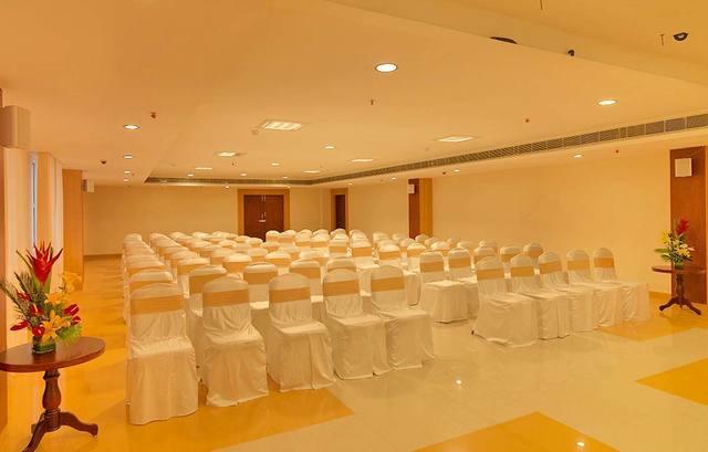 Dhanunjayas Luxury Hotel Hosūr エクステリア 写真