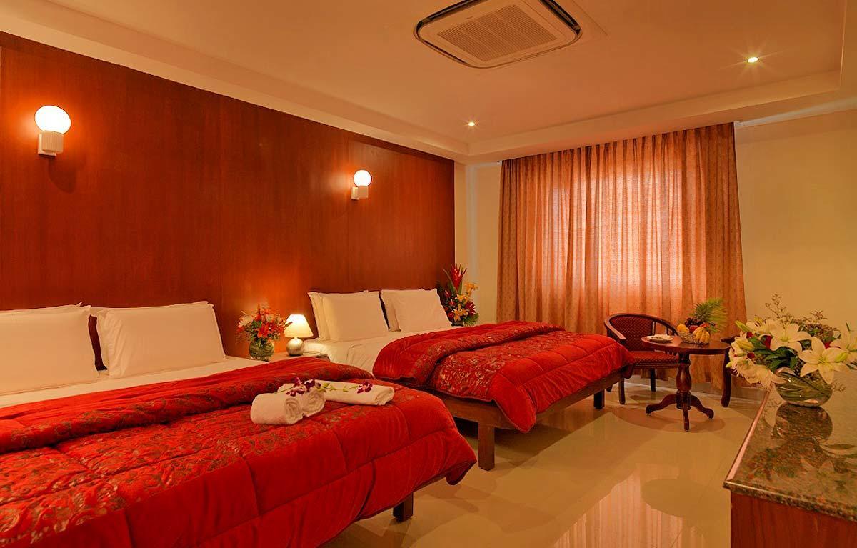 Dhanunjayas Luxury Hotel Hosūr エクステリア 写真