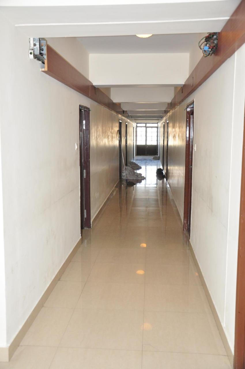 Dhanunjayas Luxury Hotel Hosūr エクステリア 写真